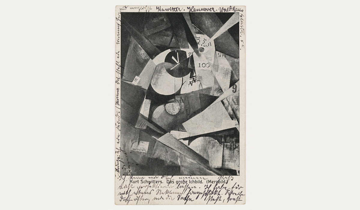 Schwarz-weiß-Reproduktion eines dadaistischen Gemäldes von Kurt Schwitters; auf dem Rand der Postkarte handschriftlicher Text von Schwitters